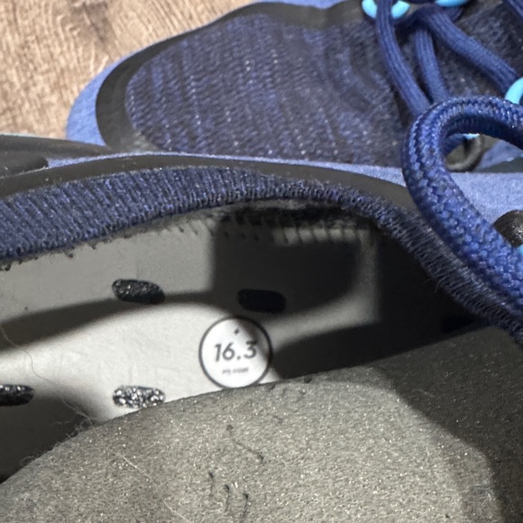 Allbirds Men's Navy and Black Athletic Shoes - Picture 6 of 7